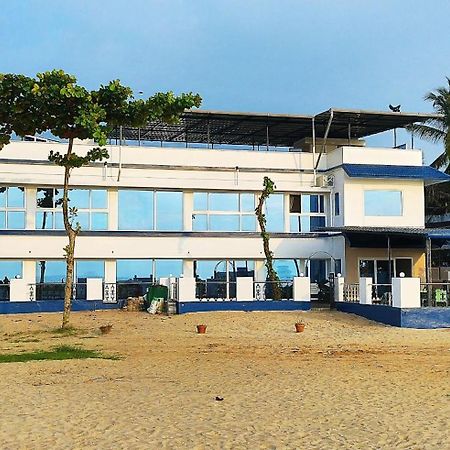 อัลเลปเปย์ ฮอลิเดย์ บีช รีสอร์ท Alappuzha ภายนอก รูปภาพ